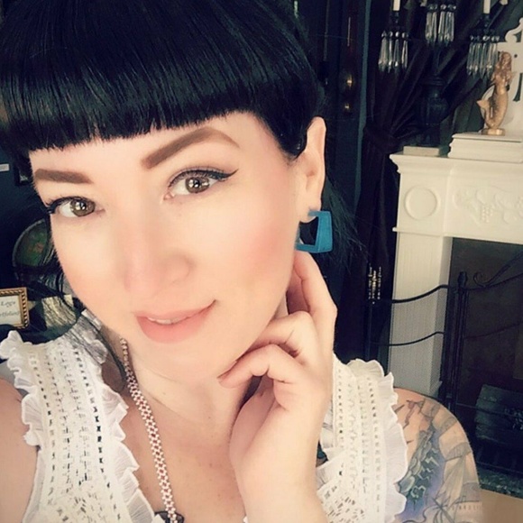 Wide Cubist Frosted Lucite Hoop Black Earrings - Picture 6 of 7